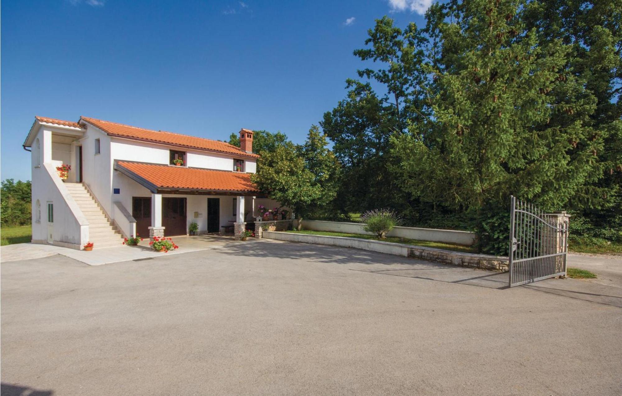 Amazing Apartment In Pazin With Wifi Katun Lindarski Buitenkant foto