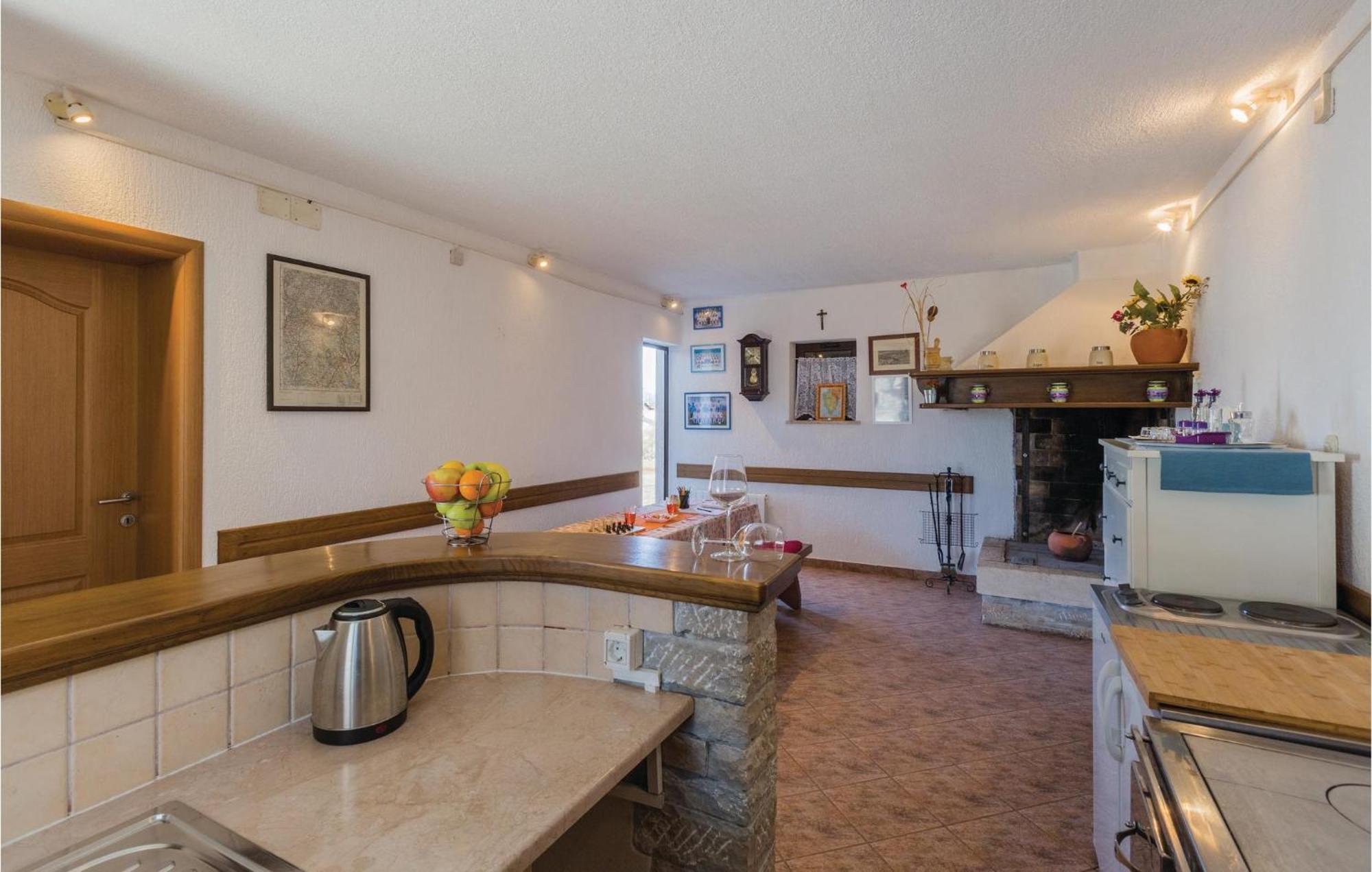 Amazing Apartment In Pazin With Wifi Katun Lindarski Buitenkant foto