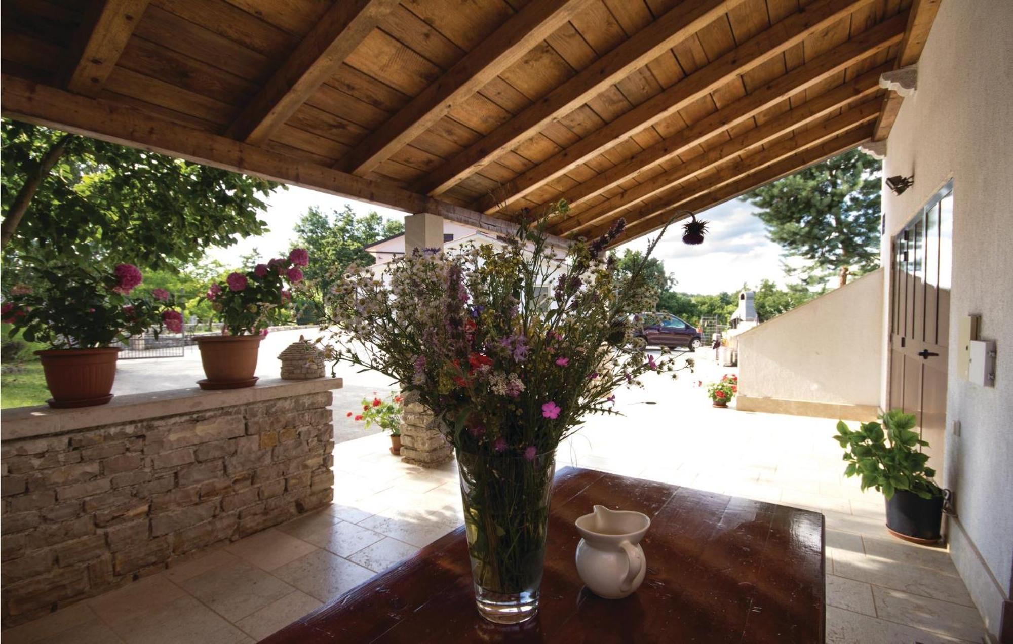 Amazing Apartment In Pazin With Wifi Katun Lindarski Buitenkant foto