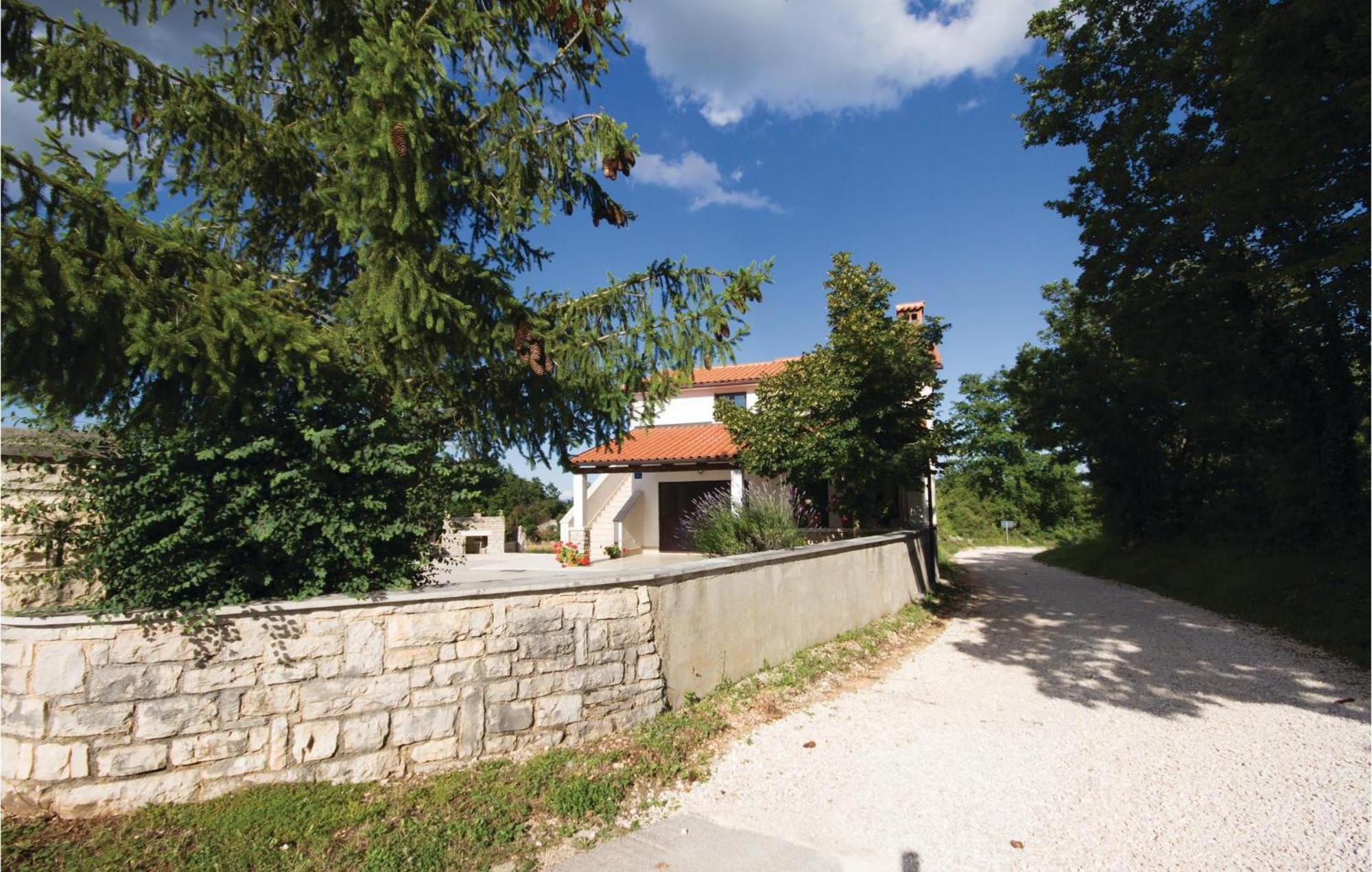 Amazing Apartment In Pazin With Wifi Katun Lindarski Buitenkant foto
