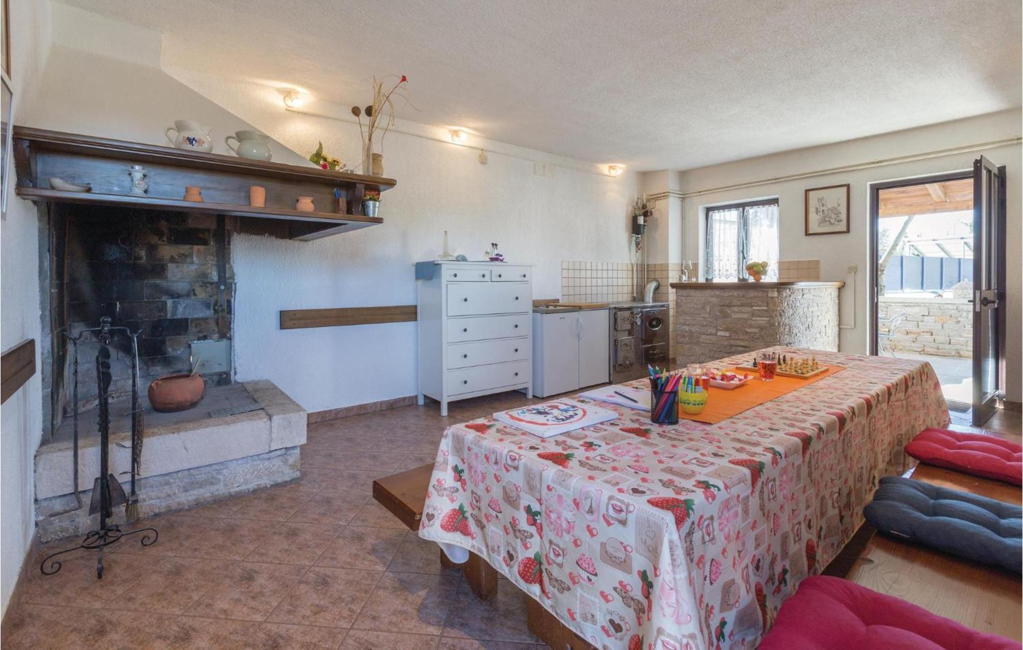 Amazing Apartment In Pazin With Wifi Katun Lindarski Buitenkant foto